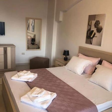 Cozy 1-Bedroom Flat, Beachside Durrës Eksteriør bilde