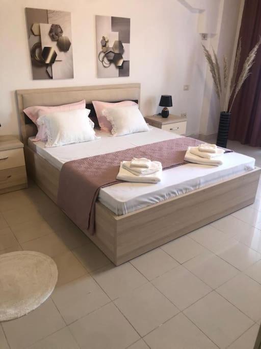 Cozy 1-Bedroom Flat, Beachside Durrës Eksteriør bilde
